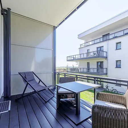 Schwalbennest Mit Balkon In Der Alten Seefahrtschule *