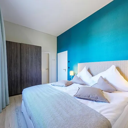 Schwalbennest Mit Balkon In Der Alten Seefahrtschule * Wustrow (Fischland)